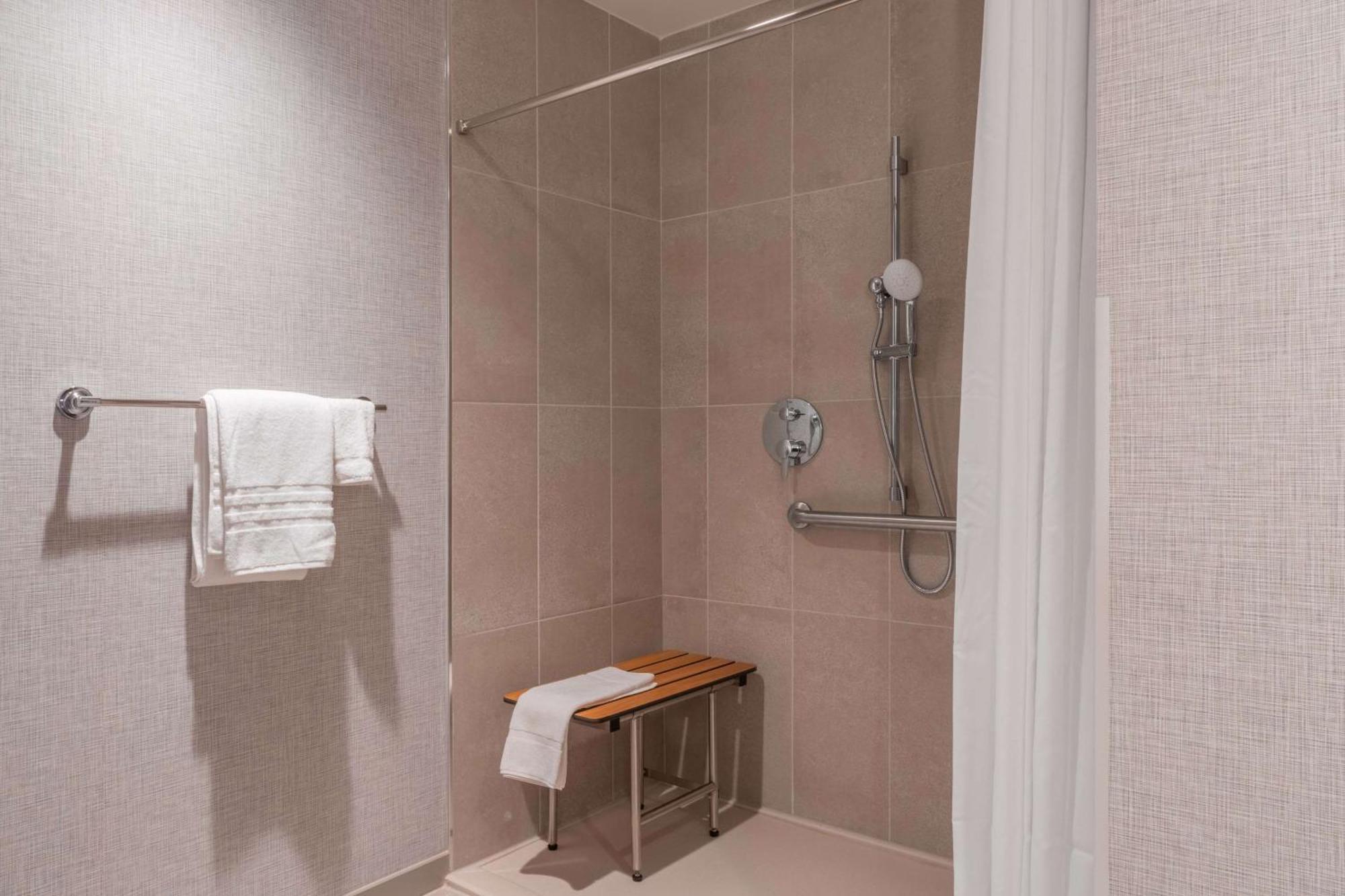 Drury Plaza Hotel College Station Ngoại thất bức ảnh