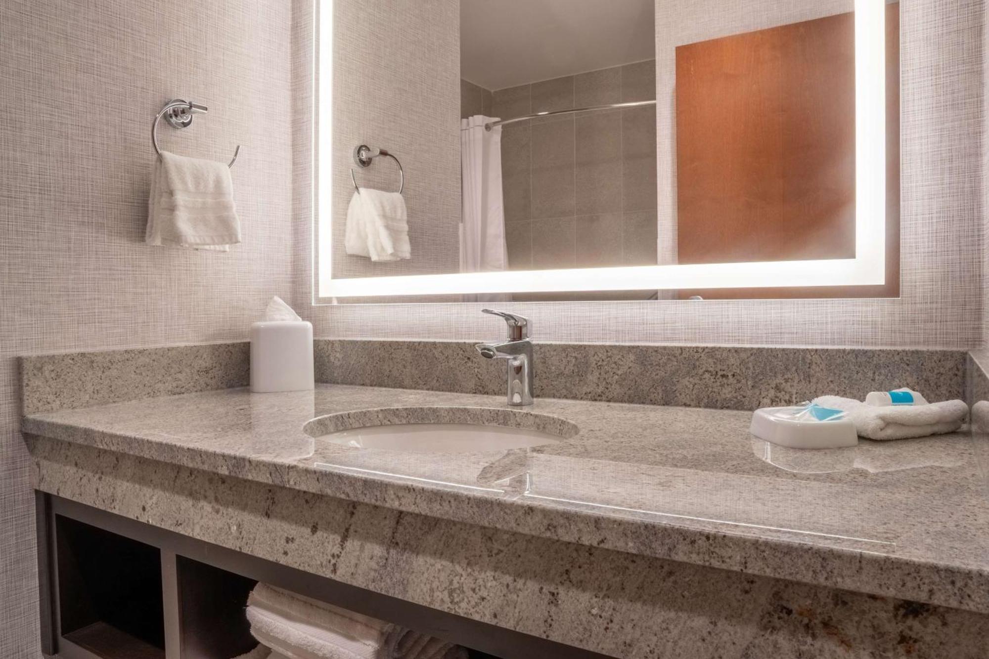 Drury Plaza Hotel College Station Ngoại thất bức ảnh
