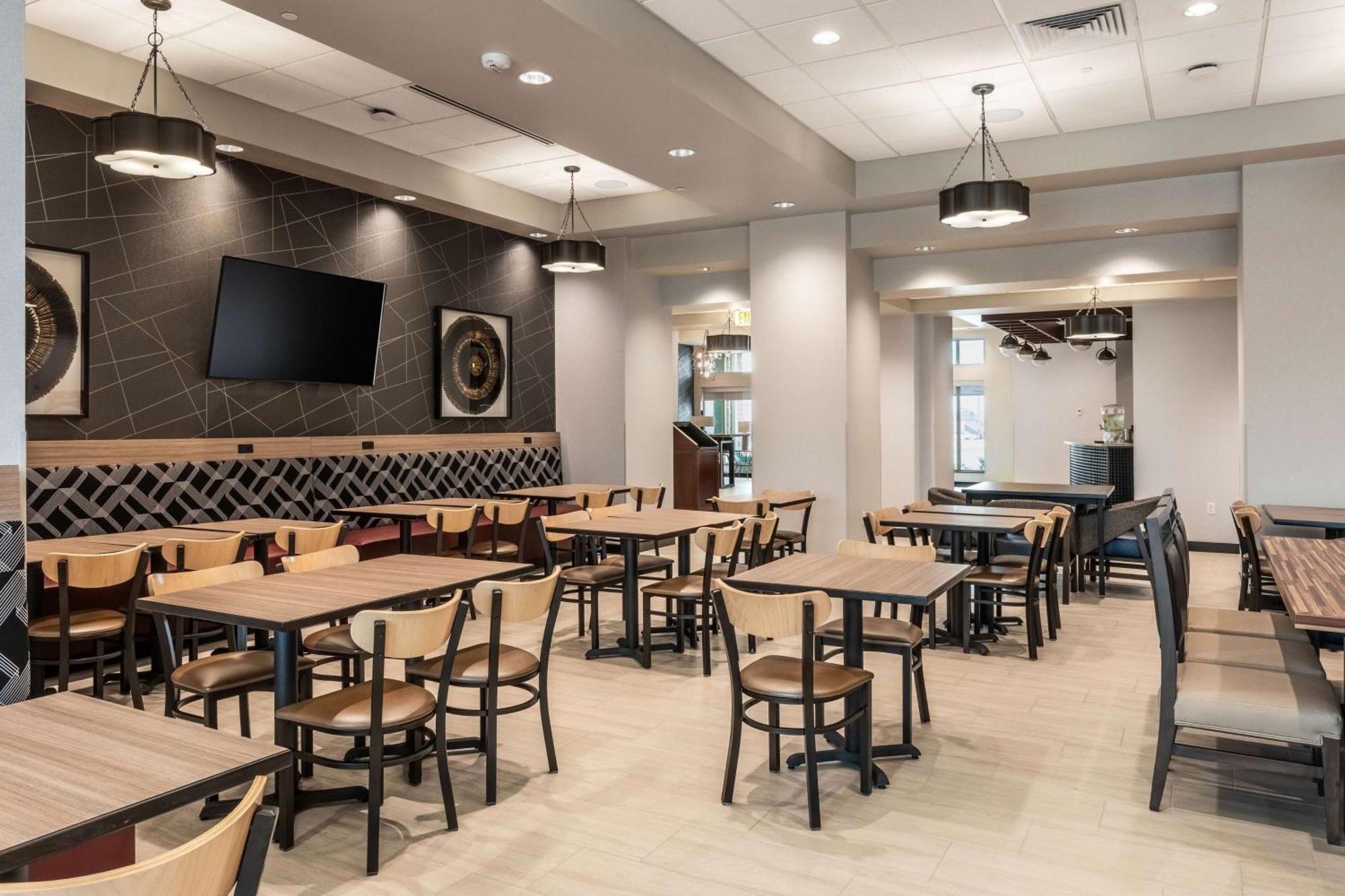 Drury Plaza Hotel College Station Ngoại thất bức ảnh