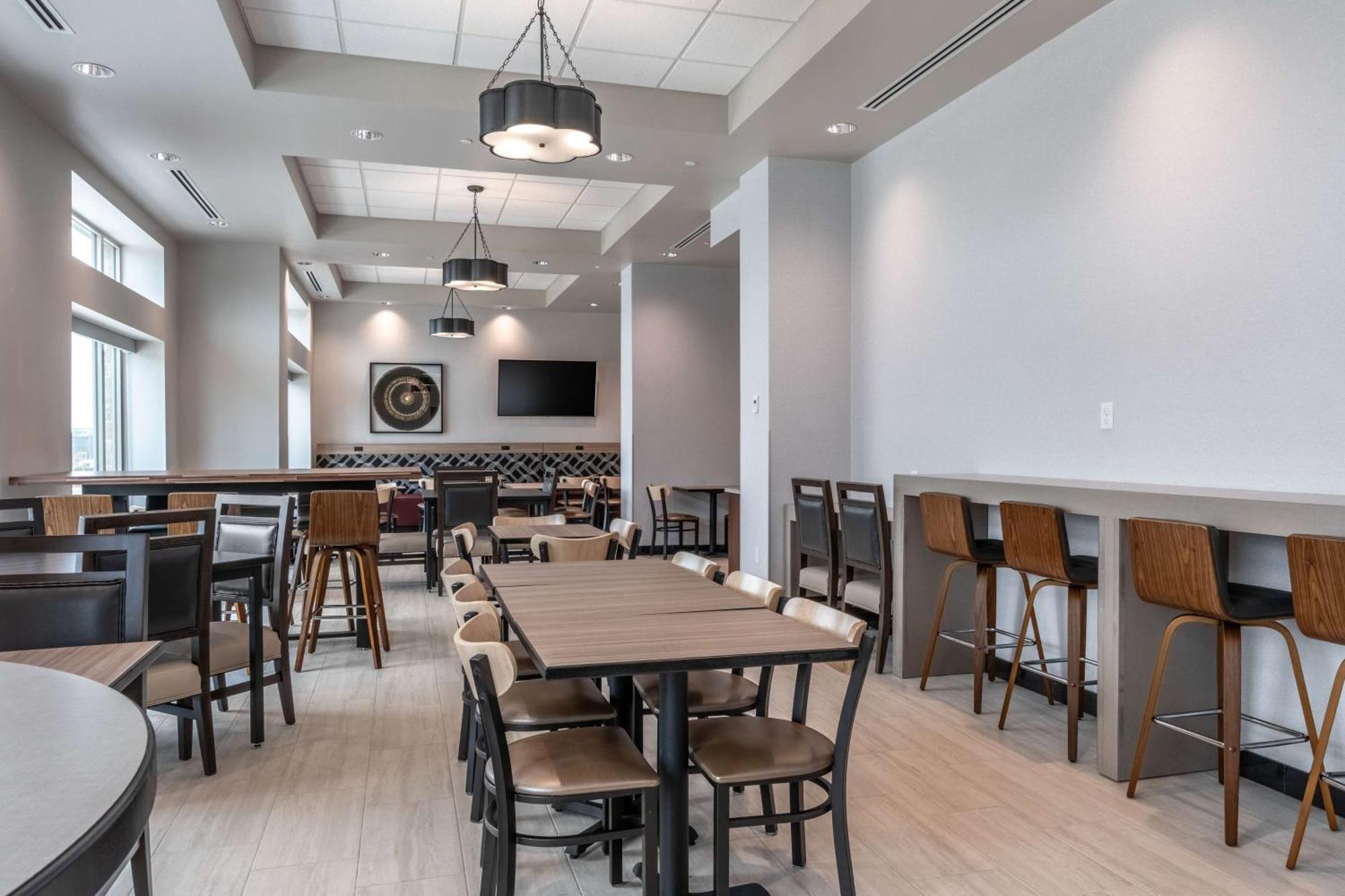 Drury Plaza Hotel College Station Ngoại thất bức ảnh