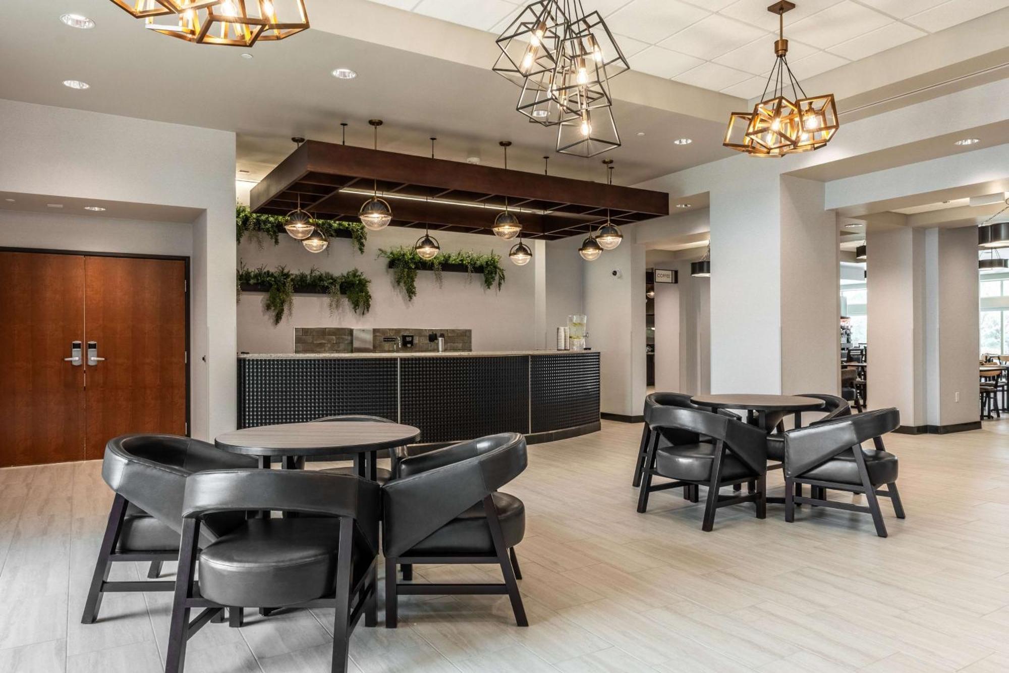 Drury Plaza Hotel College Station Ngoại thất bức ảnh